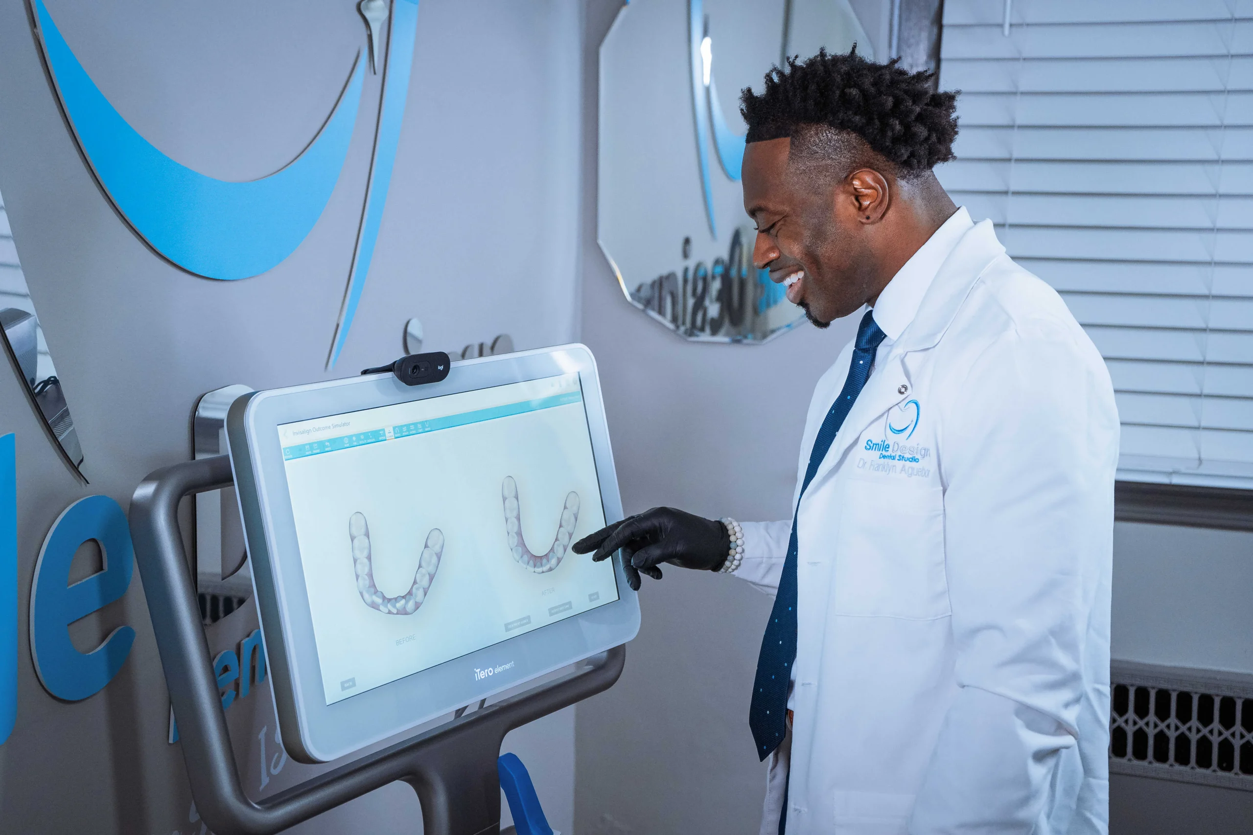 Photo of Doctor Aguebor educating a patient